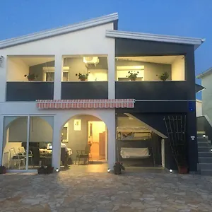 Roko Apartmán Vir